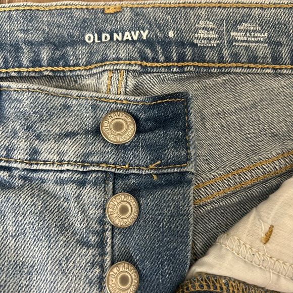 Old Navy Sky-Hi Straight Jeans - size 6 - Picture 3 of 3